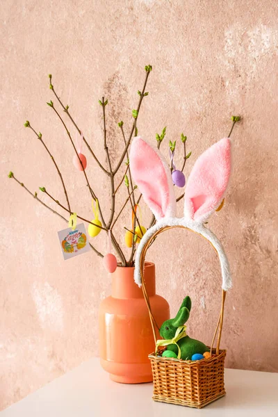 Panier Avec Oeufs Pâques Lapin Vase Avec Des Branches Arbre — Photo