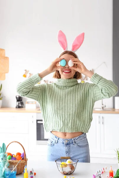 Funny Woman Painting Easter Eggs Home — Stock Photo, Image