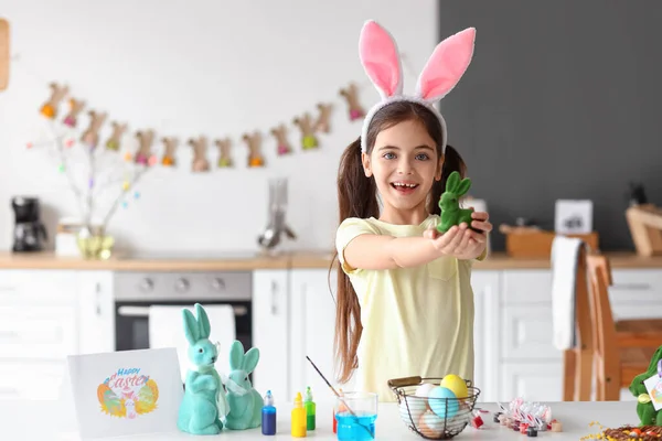 Funny Little Girl Toy Bunny Easter Eggs Home — Stock Photo, Image