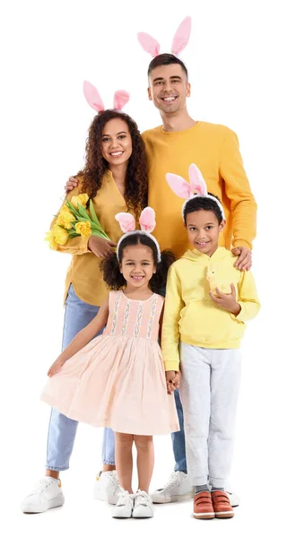 Happy Rodina Velikonoční Králík Tulipány Bílém Pozadí — Stock fotografie