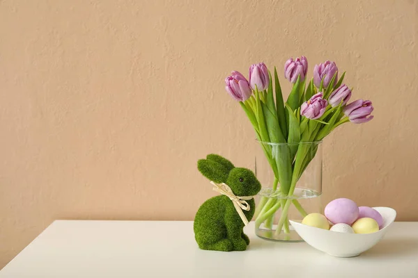 Beautiful Tulips Bowl Easter Eggs Rabbit Table Color Wall — Stock Photo, Image