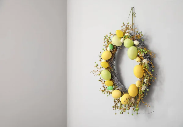 Beautiful Easter Wreath Hanging Light Wall — Stock Photo, Image