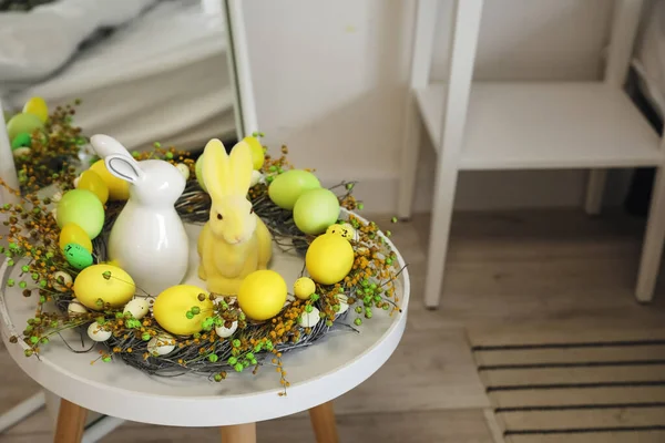 Easter Rabbits Wreath Table Room — Stock Photo, Image