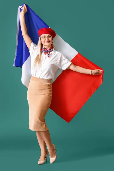 Schöne Frau Mit Frankreich Fahne Auf Grünem Hintergrund — Stockfoto