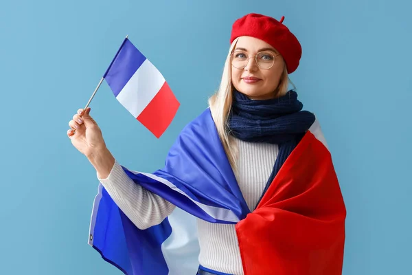 Hermosa Mujer Con Bandera Francia Sobre Fondo Azul —  Fotos de Stock