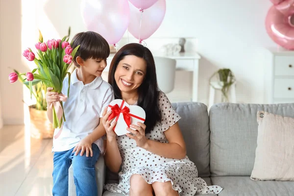 Little Son His Mother Gift Bouquet Flowers International Women Day — Stock Photo, Image