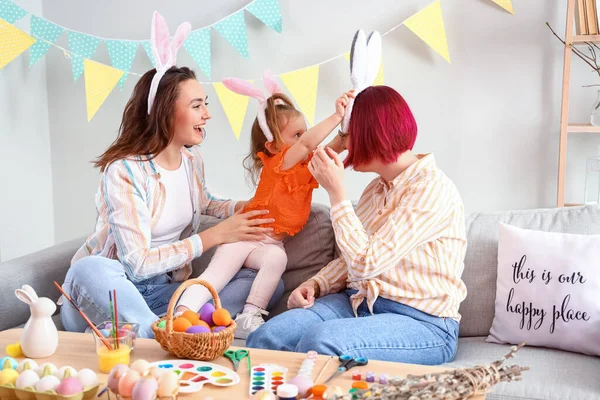 Young Lesbian Couple Little Daughter Painting Easter Eggs Home — Stock Photo, Image