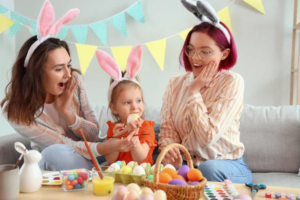 Young Lesbian Couple Little Daughter Painting Easter Eggs Home — Stock Photo, Image