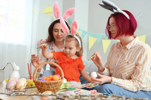 Young Lesbian Couple Little Daughter Painting Easter Eggs Home — Stock Photo, Image