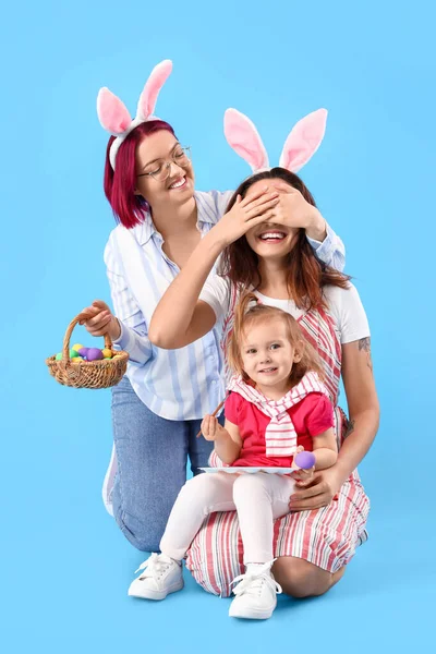 Young Lesbian Couple Little Daughter Easter Eggs Paints Color Background — Stock Photo, Image
