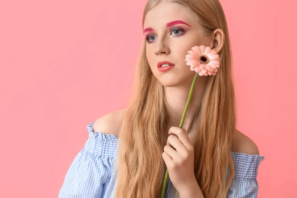 Woman Creative Makeup Holding Gerbera Flower Looking Aside Color Background — Stock Photo, Image