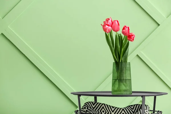 Vase Tulips Table Green Wall — Stock Photo, Image