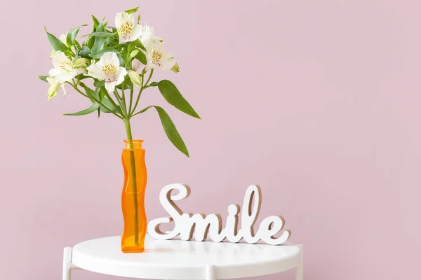 Vase Flowers Word Smile Color Background — Stock Photo, Image