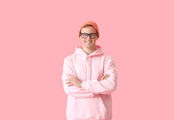 Jonge Man Stijlvolle Hoodie Kleur Achtergrond — Stockfoto