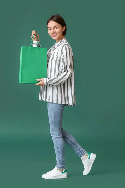 Young Woman Shopping Bag Green Background — Stock Photo, Image