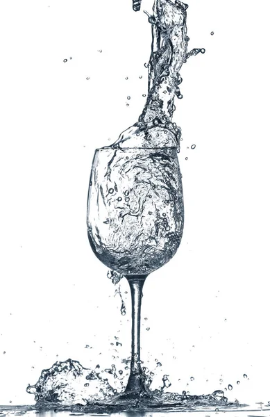 Egy Pohár Tiszta Víz Fröccsenő Fehér Háttér — Stock Fotó