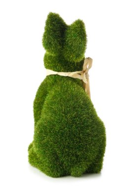 Beyaz arkaplanda Yeşil Paskalya tavşanı