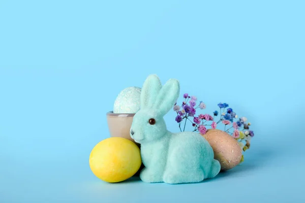 Beautiful Easter Bunny Painted Eggs Blue Background — Stock Photo, Image