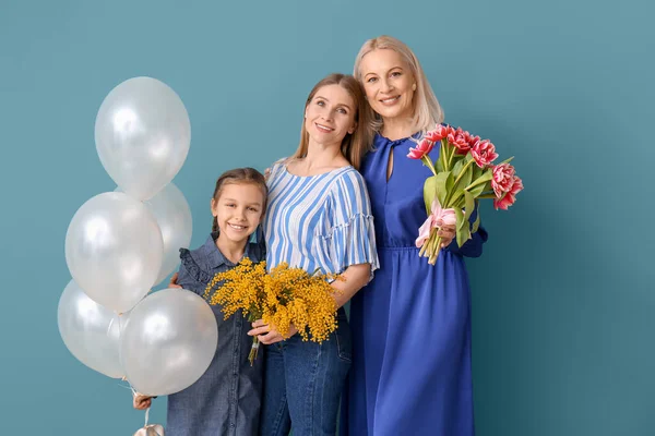 Young Woman Her Little Daughter Mother Flowers Balloons Blue Background — Stock Photo, Image