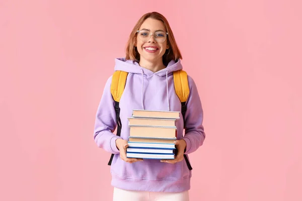 Estudante Com Livros Sobre Fundo Rosa — Fotografia de Stock