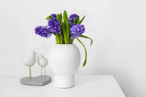 Vase Flowers Decor Table Light Wall — Stock Photo, Image