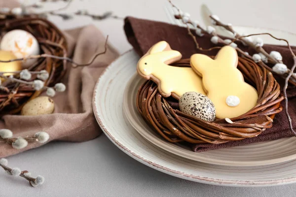 Configuração Mesa Páscoa Com Cookies Forma Coelho Close — Fotografia de Stock