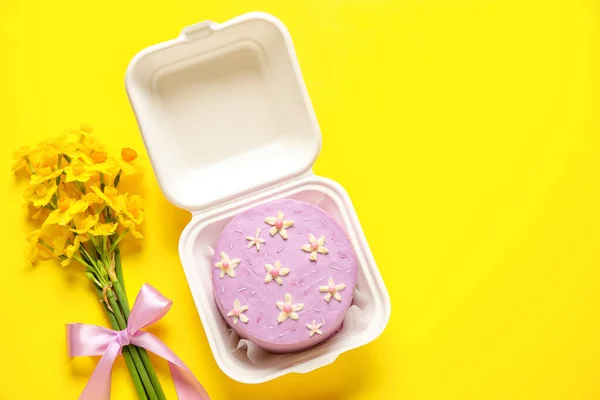 Plastic Lunch Box Tasty Bento Cake Flowers Yellow Background — Stock Photo, Image