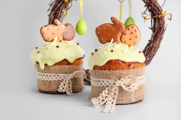 Delicious Easter Cakes Decorated Cookies Light Background — Stock Photo, Image