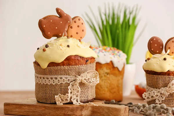 Tasty Easter Cakes Table — Stock Photo, Image