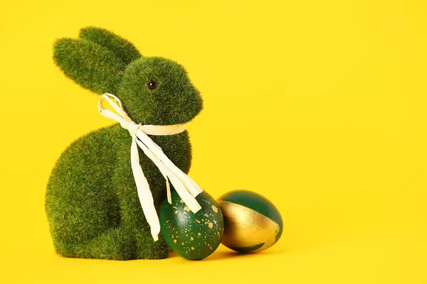Green Easter Bunny Eggs Yellow Background — Stock Photo, Image