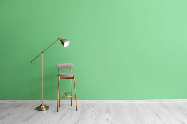 Stylish Chair Standard Lamp Green Wall — Stock Photo, Image