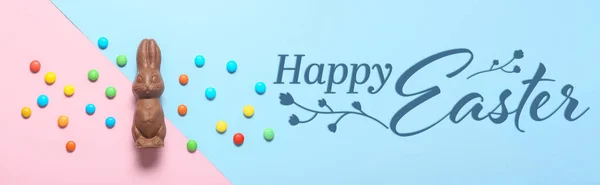 Schokoladenhasen Bonbons Und Text Happy Oster Auf Farbigem Hintergrund — Stockfoto