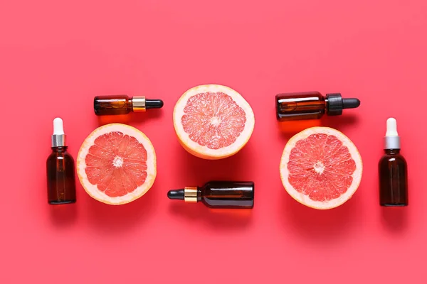 Composition Bottles Essential Oil Juicy Grapefruits Color Background — Stock Photo, Image