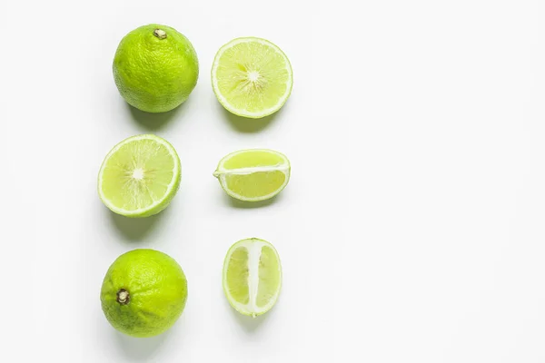 Composição Com Frutas Bergamota Inteiras Cortadas Fundo Branco — Fotografia de Stock