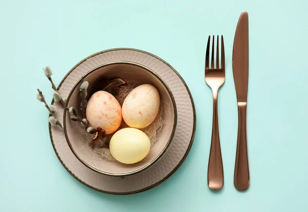 Stilvolle Tischdekoration Für Die Osterfeier Auf Türkisfarbenem Hintergrund — Stockfoto