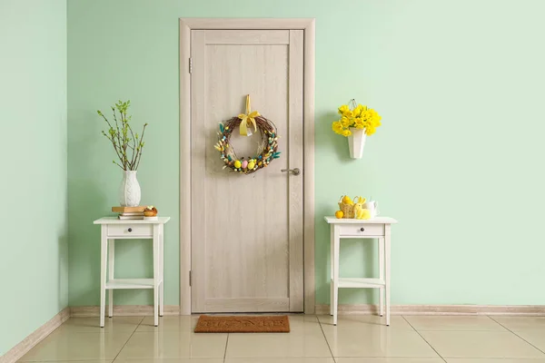 Door Beautiful Easter Wreath Stylish Decor Color Wall Room Interior — Stock Photo, Image