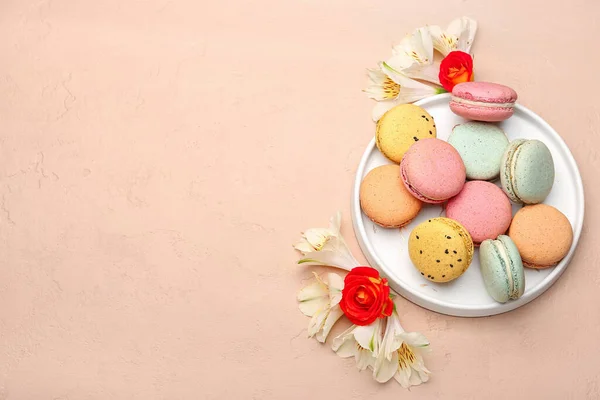 Composition Tasty Macaroons Beautiful Flowers Color Background International Women Day — Stock Photo, Image