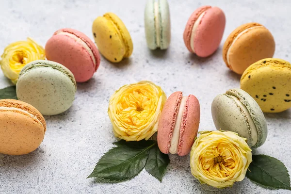 Tasty Macaroons Beautiful Rose Flowers Light Background Closeup International Women — Stock Photo, Image