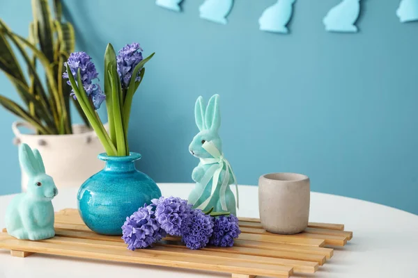 Vase Beautiful Hyacinth Flowers Easter Bunnies Table Blue Background — Stock Photo, Image