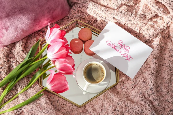 Plateau Avec Petit Déjeuner Savoureux Carte Vœux Fleurs Tulipes Pour — Photo