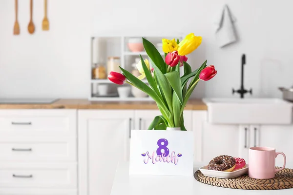 Красивые Тюльпаны Завтрак Поздравительная Открытка Текстом Марта Обеденном Столе Международный — стоковое фото