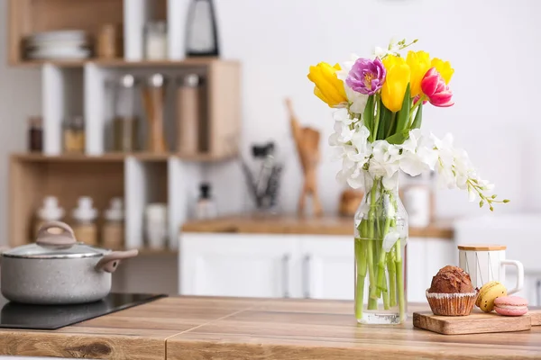 Tasty Breakfast Vase Beautiful Flowers Wooden Kitchen Counter — Stock Photo, Image