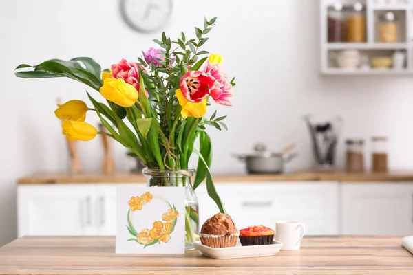 Florero Con Flores Desayuno Tarjeta Felicitación Mesa Comedor Cocina — Foto de Stock