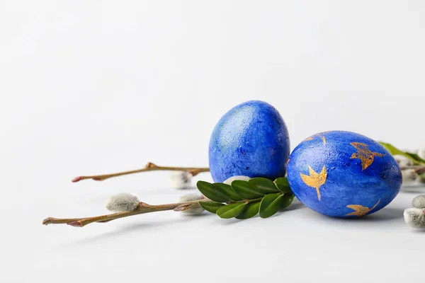 Painted Easter Eggs Pussy Willow Branches Light Background — 스톡 사진