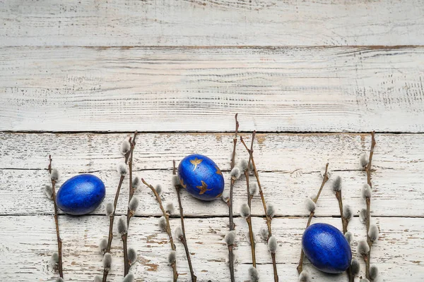 Painted Easter Eggs Pussy Willow Branches Wooden Background — Foto Stock