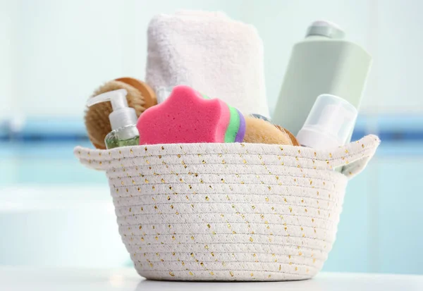 Basket Cosmetic Products Bath Supplies Table — Stock Photo, Image