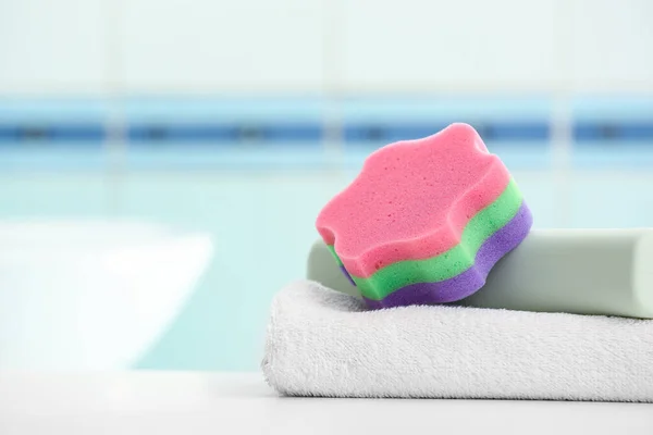 Clean Towel Bath Sponge Table — Stock Photo, Image