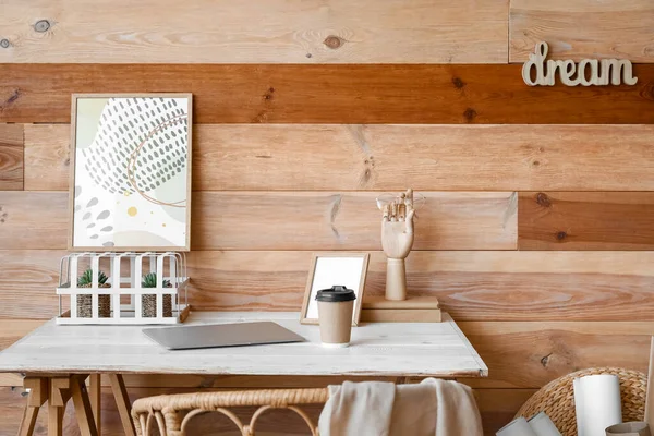 Modern Workplace Laptop Frame Cup Coffee Wooden Wall — 图库照片