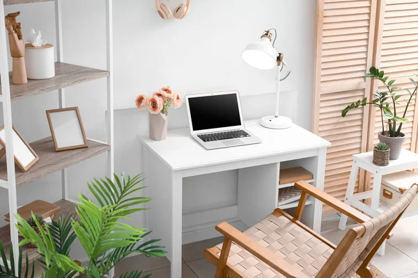 Modern Workplace Laptop Flowers Vase Glowing Lamp Light Wall Office — Stock Photo, Image