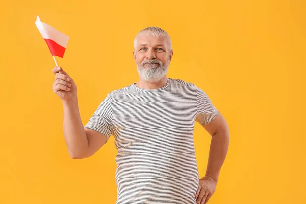Rijpe Man Met Vlag Van Polen Gele Achtergrond — Stockfoto